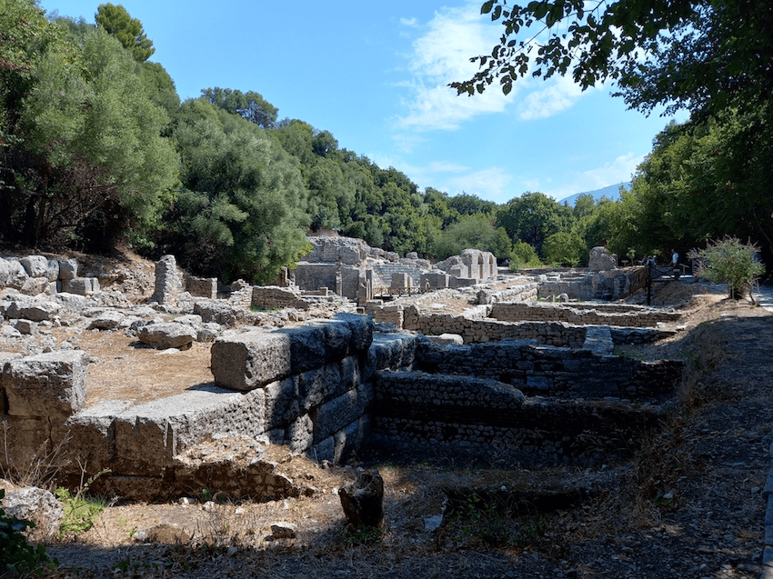 18 historical sites in and around Saranda 